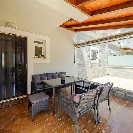 Nirvana - Sea View Maisonette In Roda, Offering Tranquility And Comfort On The Enchanting Northern Coast Of Corfu Hébergement de vacances *